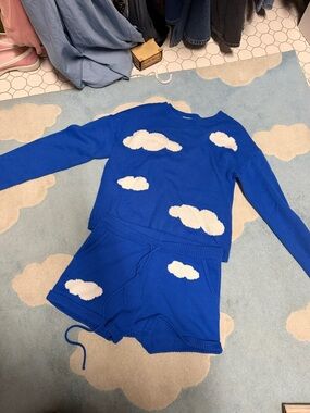 525 sweater and short set, size M